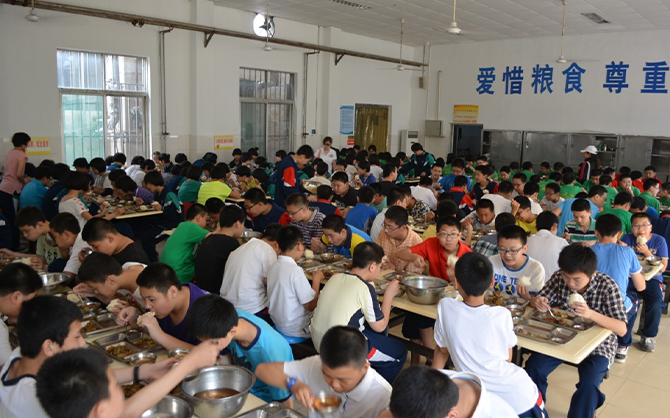 小學食堂環(huán)境