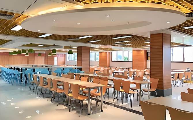 單位食堂內(nèi)部領(lǐng)導(dǎo)餐廳環(huán)境圖片