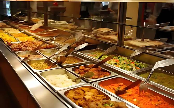 工地飯?zhí)檬撞途筒同F(xiàn)場(chǎng)圖片